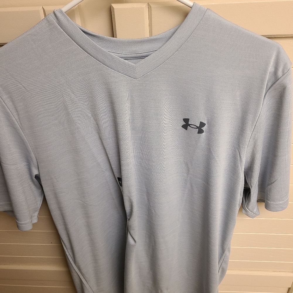 UA Grey Heatgear V Neck Medium new